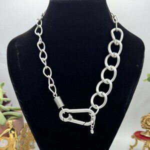 NWT CAbi Swagger Necklace